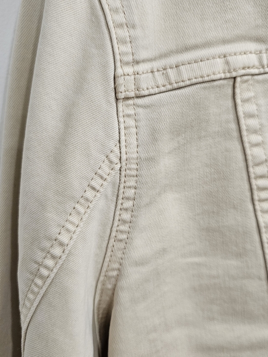 FDJ Cropped Denim Jacket M Beige Frayed Hem Stretch Button Front Casual Chic - Picture 10 of 15